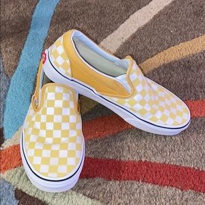 yellow checkered vans outfit